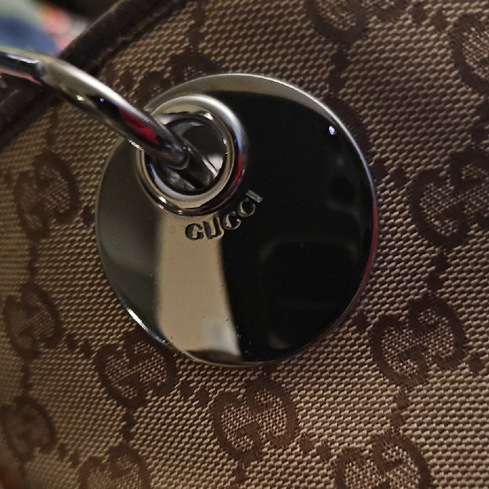 Gucci Shoulder Bag with Iconic Pattern - Picture 3 of 9